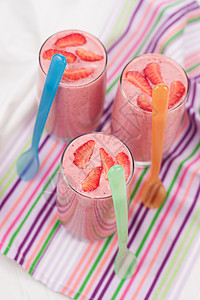 草莓冰沙果汁玻璃营养小吃酸奶薄荷食物排毒水果早餐图片