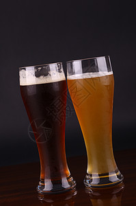 啤酒杯棕色小麦酿造玻璃液体扣篮工艺饮料啤酒背景图片