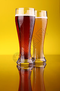 啤酒杯小麦液体扣篮黄色玻璃啤酒工艺饮料酿造背景图片