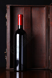 一瓶红酒奢华红色木头美食案件盒子瓶子图片