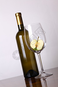 白葡萄酒和苹果白色香气水果味道玻璃白酒背景图片