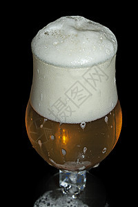 好啤酒 用爱在里酿成液体酒吧饮料啤酒酒精泡沫啤酒厂玻璃黄色白色图片