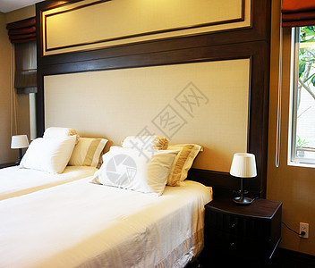 卧室装饰公寓酒店白色家具休息寝具风格枕头空白图片