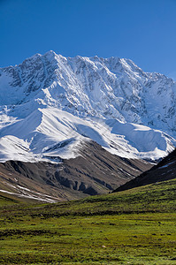 从梅斯蒂亚到乌什古里蓝天社区山脉村庄远足小镇旅行通道风景图片