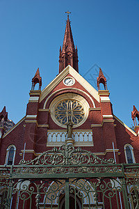 武警教会教会遗产天空建筑宗教尖塔蓝色背景图片