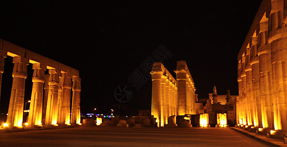夜里路克索神庙 埃及文字宗教古物旅行石头地标雕刻宽慰法老纪念碑图片