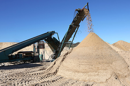 沙铺和筛选机工业机械谷物机器腰带天空坡道传送带植物沙丘图片