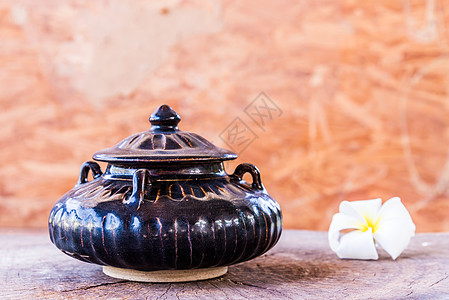 木材用旧陶瓷炉水壶黏土工作室沙锅植物陶瓷烹饪食物制品工艺图片