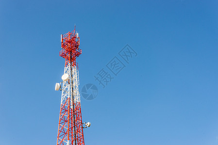 蓝天上通信天线盘子桅杆细胞电话收音机数码电视通讯技术车站图片