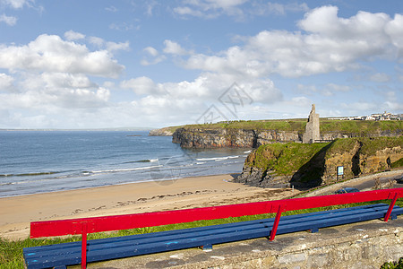 Ballybunion海滩悬崖和城堡的轮椅风景图片