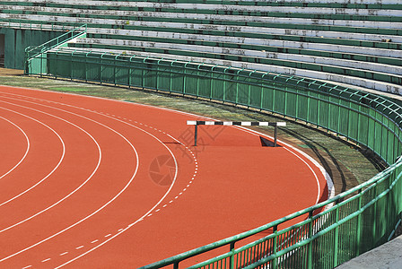 体育场的电动跑轨运动员红色竞赛白色竞技跑步数字地面短跑竞争图片