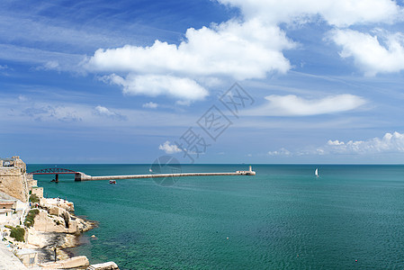 马耳他大港入口灯塔上的灯塔图片