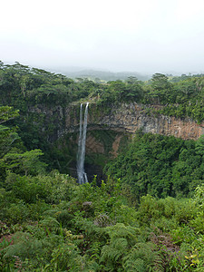 查马尔瀑布悬崖旅行峡谷海洋公园森林绿色爬坡热带瀑布高清图片