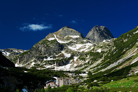 具有绿色生态性质的山地风景景观岩石森林蓝色土地农村顶峰晴天美丽全景旅游图片