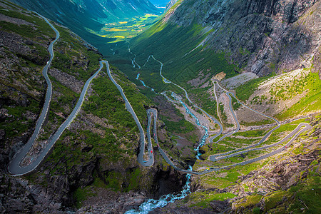 挪威的Trollstigen旅行景点国家踪迹观光路线驾驶丘陵小路曲线图片