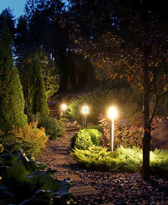 光化花园通道庭院小路灯光园林照明露台季节绿化灯笼公园图片