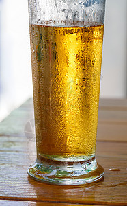 啤酒杯食物黄色运动酒吧泡沫灯光玻璃啤酒波纹气体背景图片