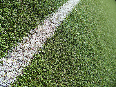 绿色的足球田草小路生长竞赛操场条纹沥青环境草地地面植物图片