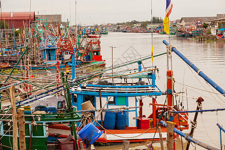 渔民村小屋钓鱼假期港口海滩渔夫热带海岸蓝色旅行图片