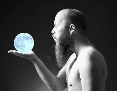 与戈atee Beard 在一起的人类月亮胡须工作室棕榈男人胡子黑与白手表膀子蓝色图片
