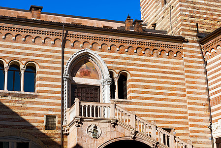 意大利维罗纳历史入口天空栏杆旅行壁画建筑学大理石遗产旅游图片