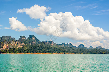 绿湖上方高山山脉旅行风景顶峰蓝色景点天空水库旅游石灰石山脉图片