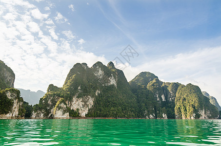 美丽的岛屿和绿湖泰国吉林山脉风景天空热带景点旅游巡航绿色旅行图片