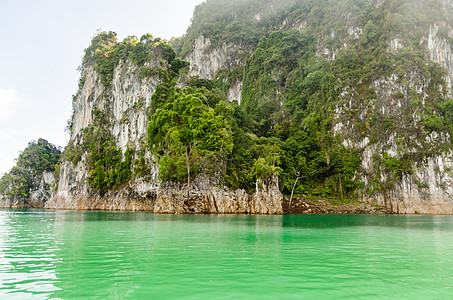 美丽的岛屿和绿湖泰国吉林天空日光风景旅行旅游阳光吸引力运输图片