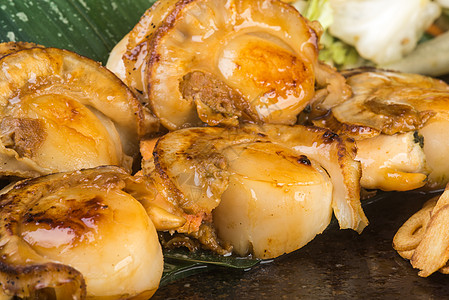 日美菜 烧烤的贝壳鱼扇贝食物美食油炸午餐起动机盘子海鲜餐厅蛤蜊图片