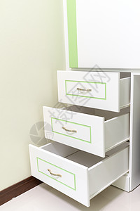 3个有绿线的白色抽屉组织生活文档商业装饰命令木头架子风格家具图片