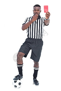 显示红卡的严肃裁判犯规黑色制服体育运动男性红牌权威足球惩罚图片