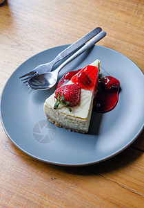 草莓甜点草莓芝士蛋糕的顶端视图美食甜点蛋糕馅饼糖浆饼干食堂水果餐厅用餐背景