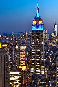 曼哈顿市风景与帝国大厦在夜幕下地标办公室全景摩天大楼城市景观建筑学天空天际建筑图片