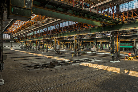 维修站大工业厅大型建筑学大厅窗户房间天花板工厂生产装饰建筑瓷砖图片