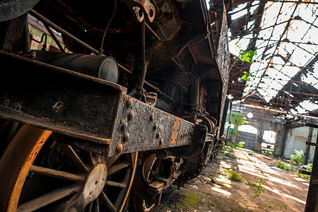 旧工业列车的一部分黑色蒸汽火车旅行车辆运输机器机车金属引擎图片
