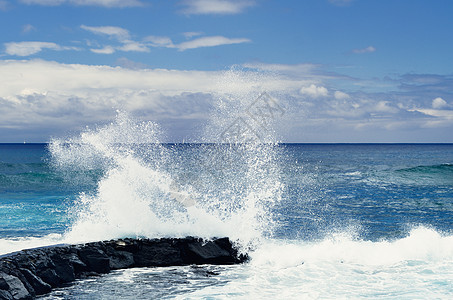 海岸线海滩蓝色反射海景环境海洋冲浪碰撞海浪阳光图片