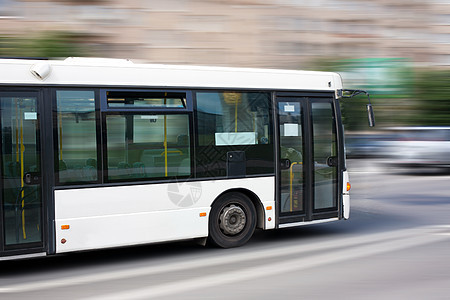 白色城市公共汽车图片