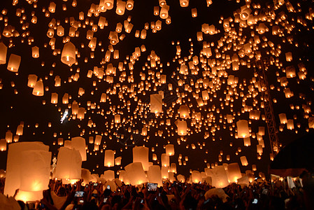 天灯火花节 清迈 泰国 和 Yi Peng 节传统天空节日空气新年派对游客旅行火焰漂浮图片