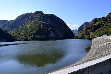 罗马尼亚旧河谷的风景图片
