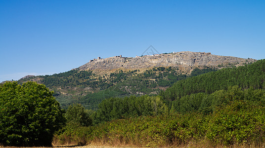 山顶的马瓦奥镇图片