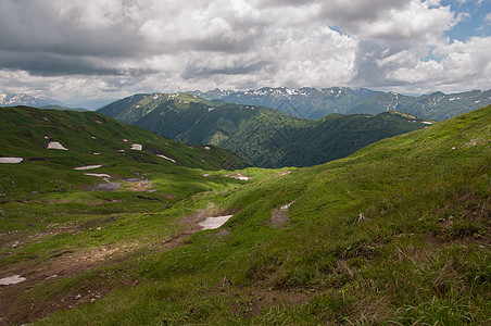 高加索自然保护区壮丽的山地风景图天空山峰植被岩石全景爬坡荒野路线树木高地图片