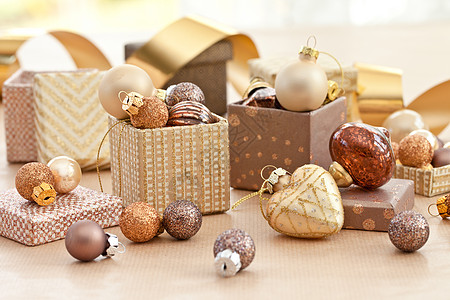丰富多彩的圣诞露珠乡村心形玩意儿银青铜贺卡优惠券金子盒子包装闪光图片