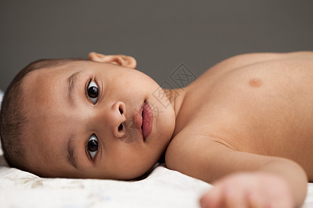 印度婴儿的外观和思考图片