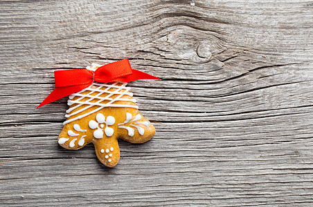 木制背景的姜饼饼干 圣诞节图片
