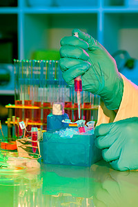 测试管和喷滴器吸管滴管生物学液体生物教育化学技术科学实验室图片