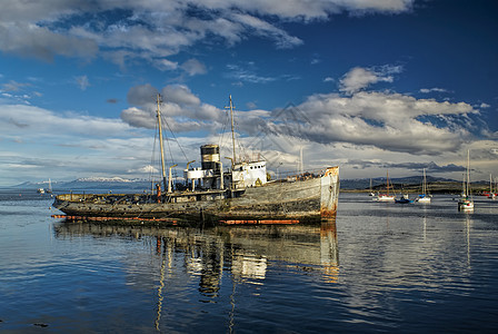乌斯怀亚港港口风景海洋山脉全景晴天船舶图片