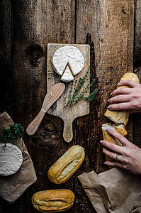 咖啡饼 软奶酪和自制糕点生物果皮产品食物木板木头美食牛奶小吃奶制品图片