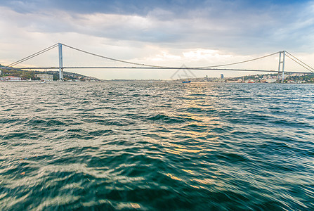 游轮对Bosphorus大桥的冲击 伊斯坦布尔旅行交通工程建筑火鸡建筑学海峡地标蓝色天空图片