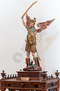 圣迈克尔神天使的萨图高清图片