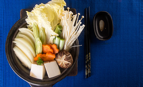 日式美食 背景的热锅蔬菜面条螃蟹饮食烹饪海鲜盘子豆腐食物大豆图片